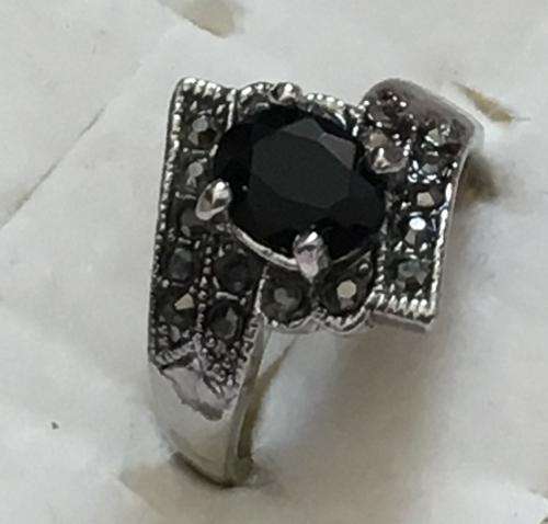 Dazzling Cr. Black Onyx Surround by Garnet Impression Ring (Size 7)